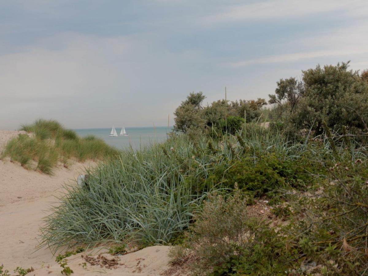 Beautiful And Spacious Villa With A Panoramic View Near The Beach Of Cadzand Exterior photo